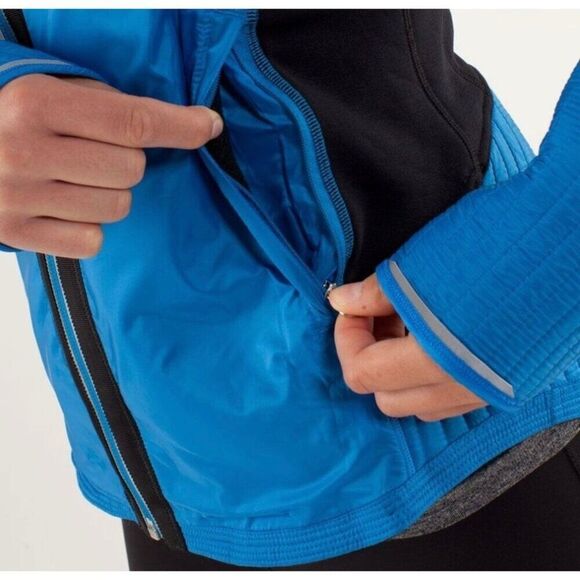 Lululemon Run Bundle Up Jacket in Black & Beaming Blue W/ Hood Size 6 - Picture 10 of 16